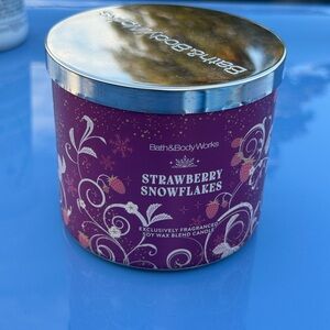 Bath & Body Works Strawberry Snowflakes Candle - Pink